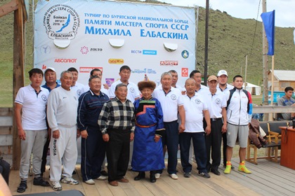 Турнир по бурятской национальной борьбе памяти Михаила Елбаскина проходит в Ольхонском районе 